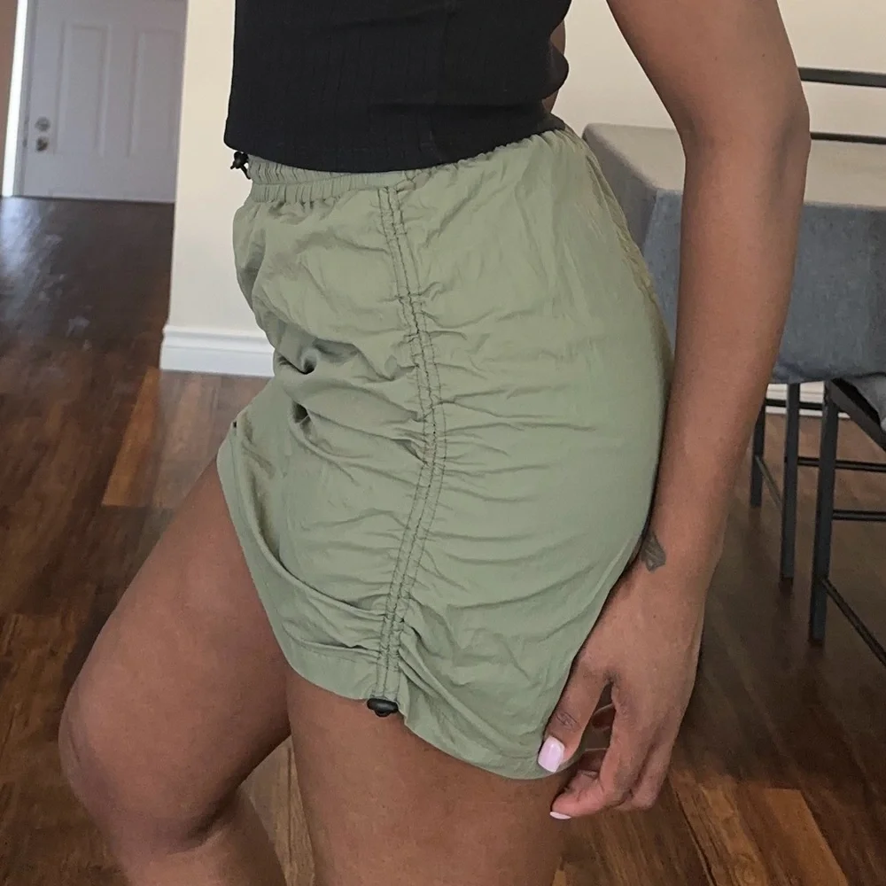 3 Drawstring mini skirts - Picture 5 of 13